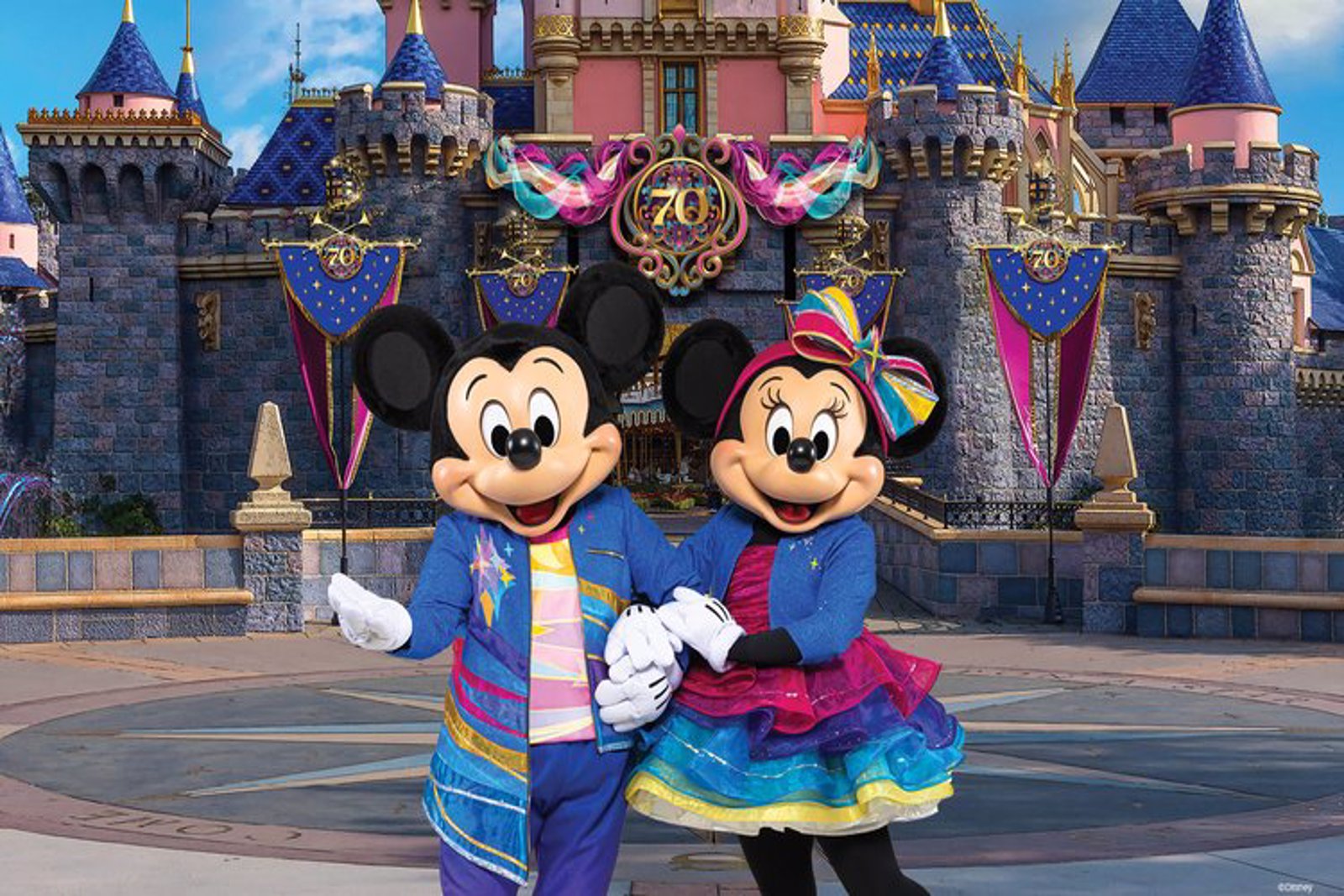 Paris Disneyland Turu 23 Mayıs & 23 Temmuz & 13 Ağustos & 24 Eylül 2026 Hareket 